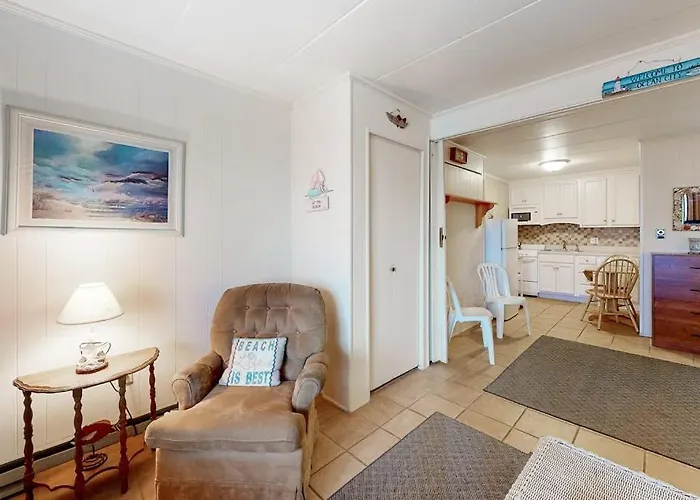 Three Cheers 106n Apartment