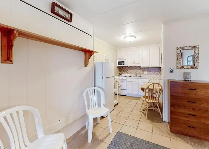 Three Cheers 106n Apartment
